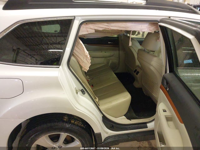 44112687 :رقم المزاد ، 4S4BRBNC1E3315842 vin ، 2014 Subaru Outback 2.5i Limited مزاد بيع