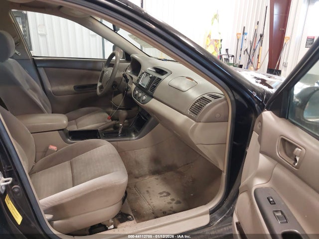 44112705 :رقم المزاد ، 4T1BE30K65U383953 vin ، 2005 Toyota Camry Le مزاد بيع