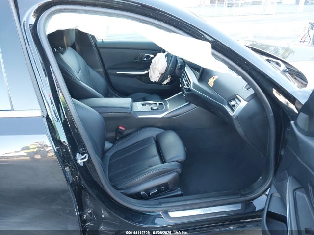 3MW89FF03R8E39647 BMW 330i Xdrive