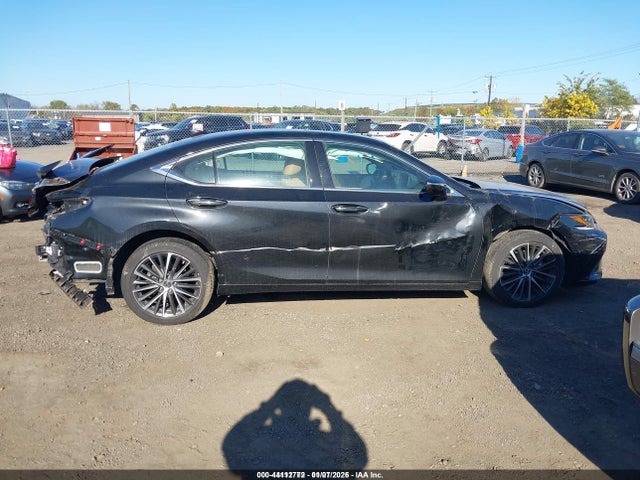 2022 Lexus Es 350 მანქანა იყიდება აუქციონზე, vin: 58ADZ1B12NU111575, აუქციონის ნომერი: 44112772