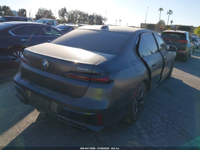 2024 BMW 760 WBA33EJ01RCR17375 Photo 3