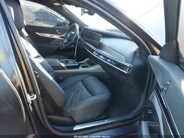 2024 BMW 760 WBA33EJ01RCR17375 Photo 4