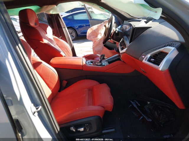 5YM33CS07S9Y17801 BMW Xm Label Red