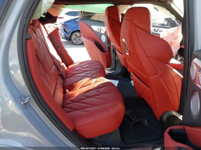 5YM33CS07S9Y17801 BMW Xm Label Red