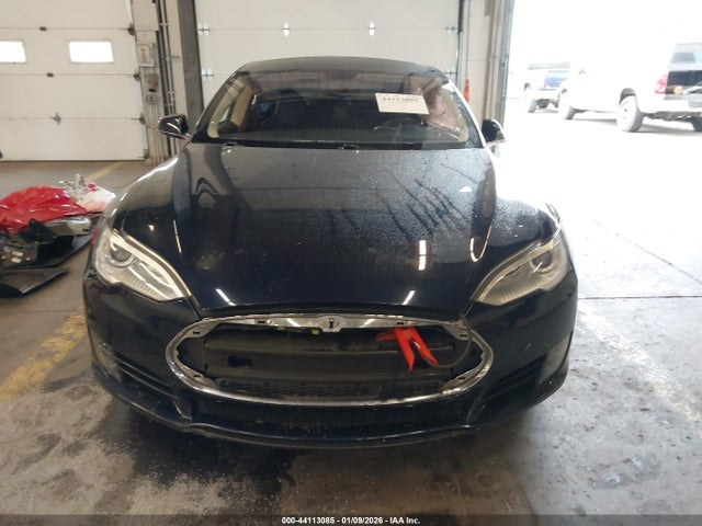 44113085 :رقم المزاد ، 5YJSA1CN7DFP27954 vin ، 2013 Tesla Model S مزاد بيع