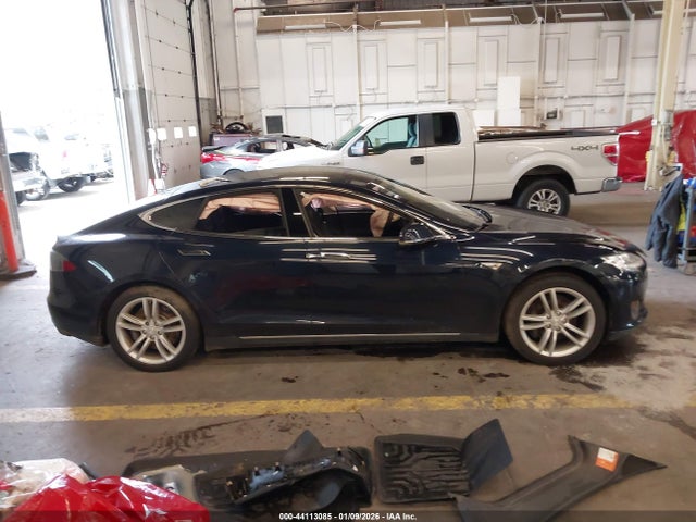 44113085 :رقم المزاد ، 5YJSA1CN7DFP27954 vin ، 2013 Tesla Model S مزاد بيع