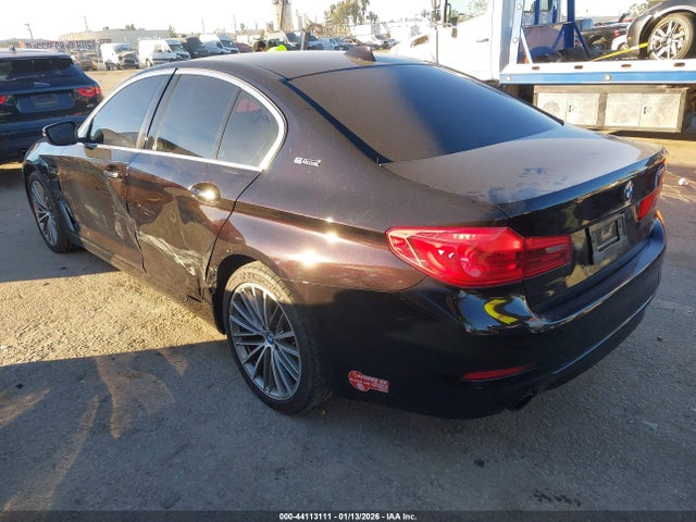 2018 BMW 530E WBAJA9C52JB252347 Photo 2