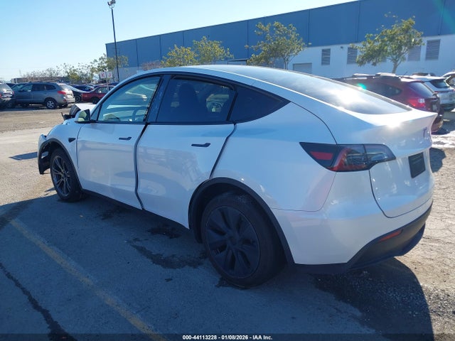 2025 TESLA MODEL Y 7SAYGDED4SF277310 Photo 2