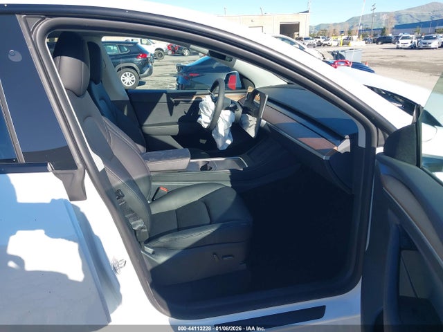 2025 TESLA MODEL Y 7SAYGDED4SF277310 Photo 4