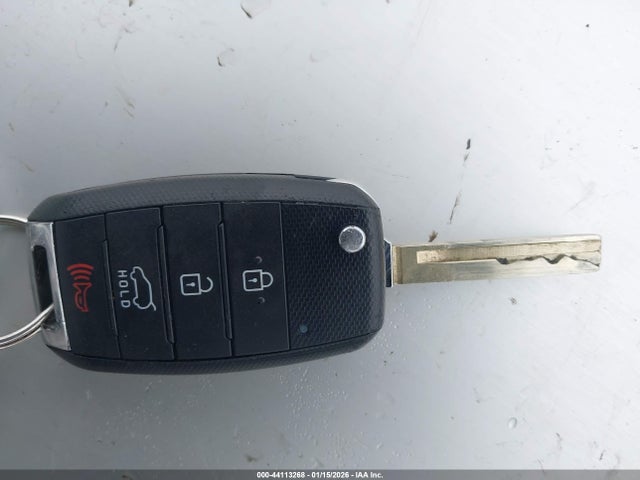 5XYPGDA53GG131679 KIA Sorento 3.3l Lx