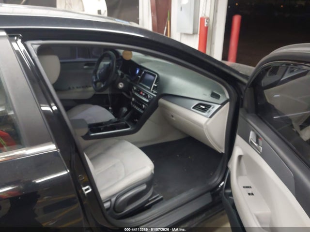 5NPE24AF4KH818718 Hyundai SONATA SE