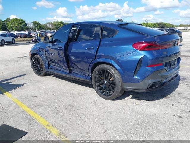 2022 BMW X6 5UXCY6C09N9N24365 Photo 2