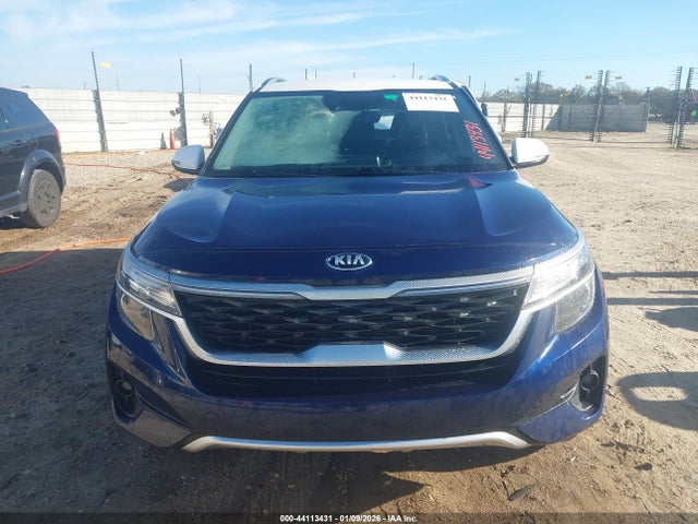 44113431 :رقم المزاد ، KNDEU2AA2M7076393 vin ، 2021 Kia Seltos S مزاد بيع