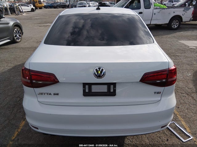 3VWDB7AJ7JM231811 Volkswagen Jetta 1.4t Se/1.4t Wolfsburg Edition