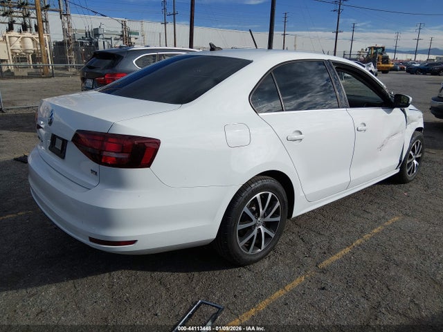 3VWDB7AJ7JM231811 Volkswagen Jetta 1.4t Se/1.4t Wolfsburg Edition
