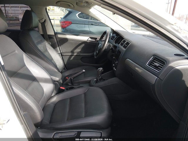 3VWDB7AJ7JM231811 Volkswagen Jetta 1.4t Se/1.4t Wolfsburg Edition