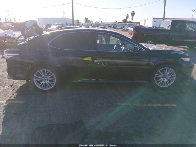 4T1B11HK2JU006518 Toyota CAMRY XLE