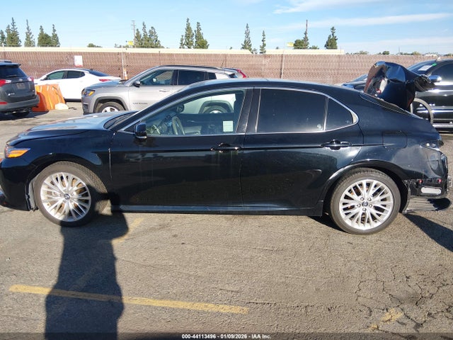 4T1B11HK2JU006518 Toyota CAMRY XLE