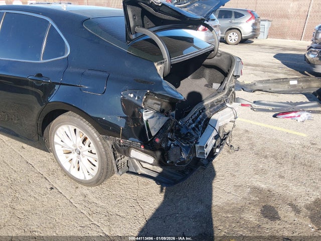 4T1B11HK2JU006518 Toyota CAMRY XLE
