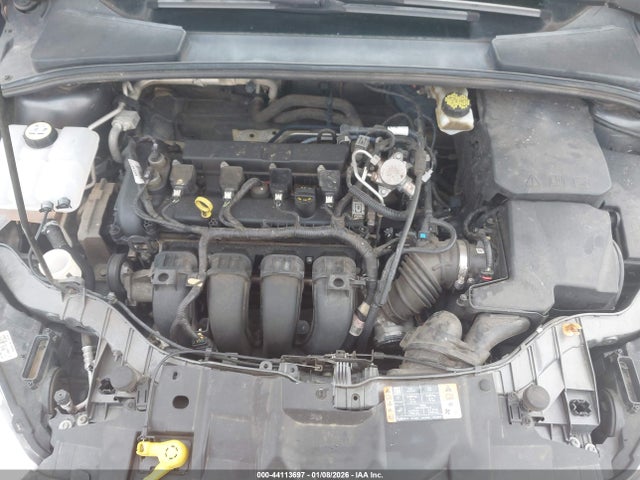 1FADP3F25JL225625 Ford FOCUS SE
