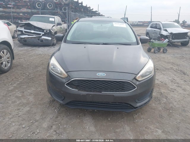 1FADP3F25JL225625 Ford FOCUS SE