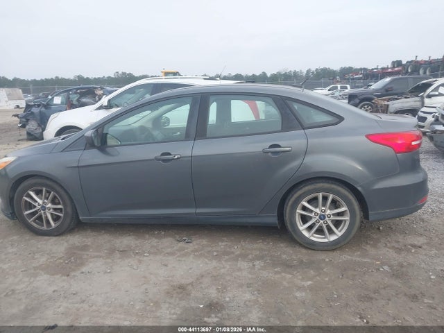 1FADP3F25JL225625 Ford FOCUS SE