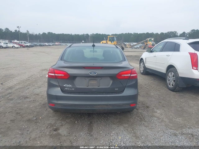 1FADP3F25JL225625 Ford FOCUS SE