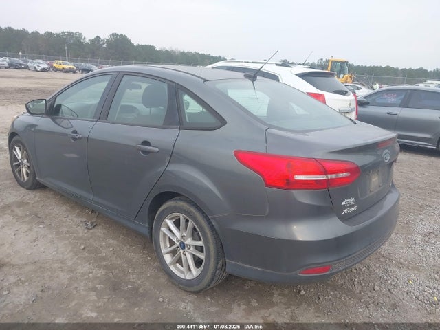 1FADP3F25JL225625 Ford FOCUS SE