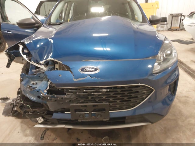1FMCU9G67NUB32216 Ford ESCAPE SE