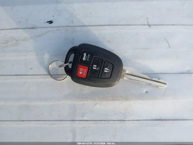 2T1BURHE1GC609860 Toyota COROLLA LE