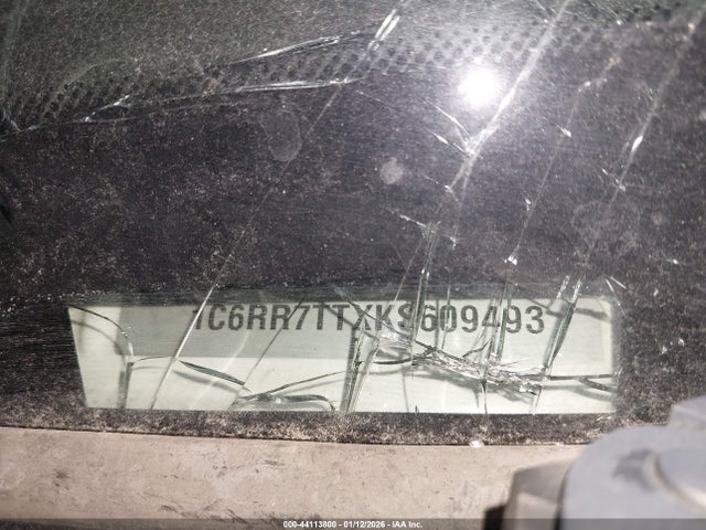 44113800 :رقم المزاد ، 1C6RR7TTXKS609493 vin ، 2019 Ram 1500 Classic Slt  4x4 6'4 Box مزاد بيع