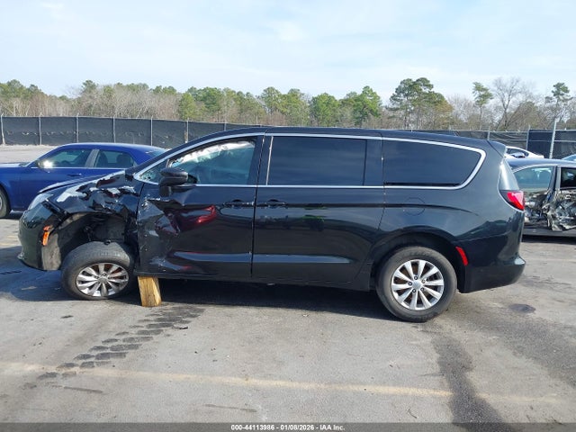 Продажа на аукционе авто 2017 Chrysler Pacifica Touring, vin: 2C4RC1DG3HR507827, номер лота: 44113986