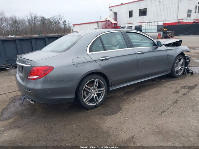 2017 MERCEDES-BENZ E 300 WDDZF4KB5HA206583 Photo 3