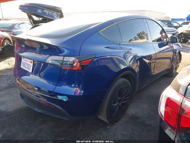 2025 TESLA MODEL Y 7SAYGDEDXSF227916 Photo 3