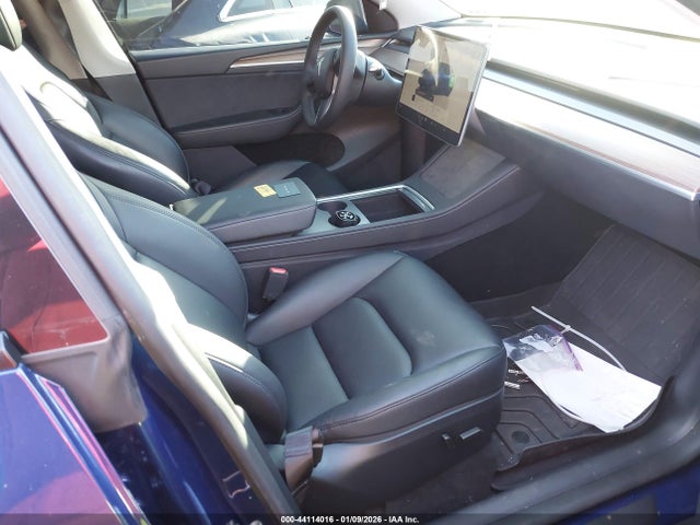 2025 TESLA MODEL Y 7SAYGDEDXSF227916 Photo 4