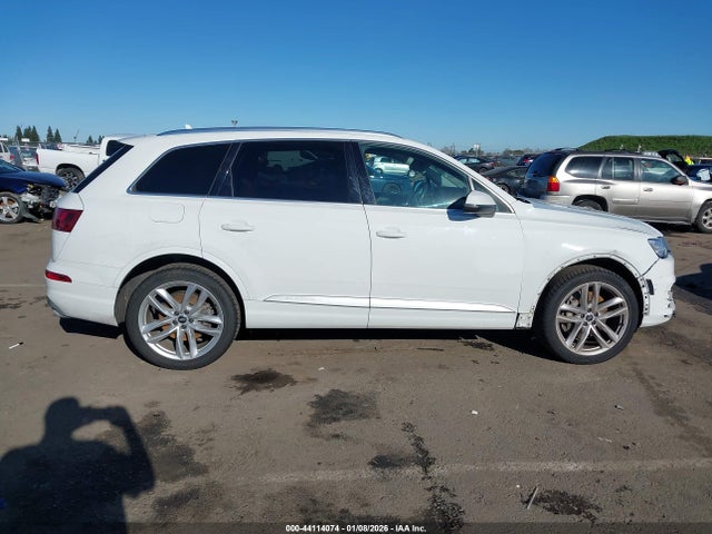 Audi Q7 3.0t Premium 2018 WA1VAAF73JD006277 Image 14