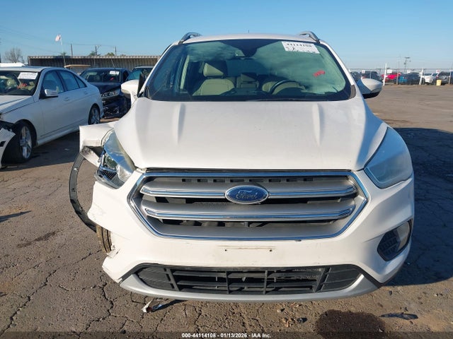 1FMCU9J94HUA95925 Ford Escape Titanium