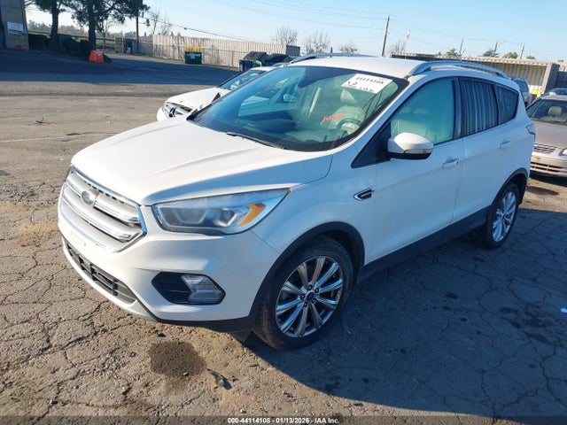1FMCU9J94HUA95925 Ford Escape Titanium