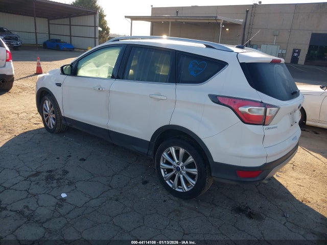 1FMCU9J94HUA95925 Ford Escape Titanium