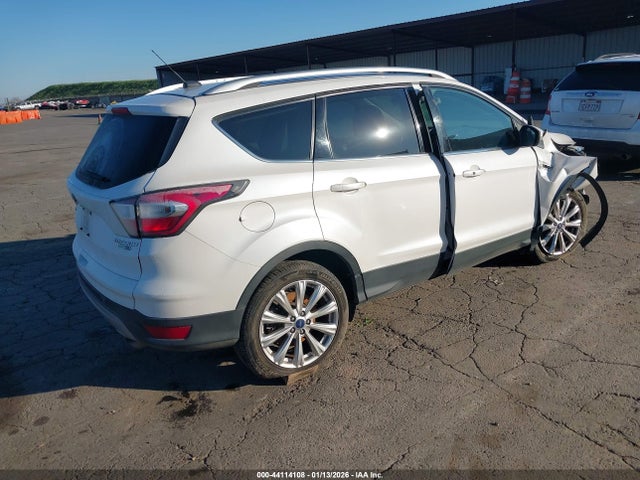 1FMCU9J94HUA95925 Ford Escape Titanium