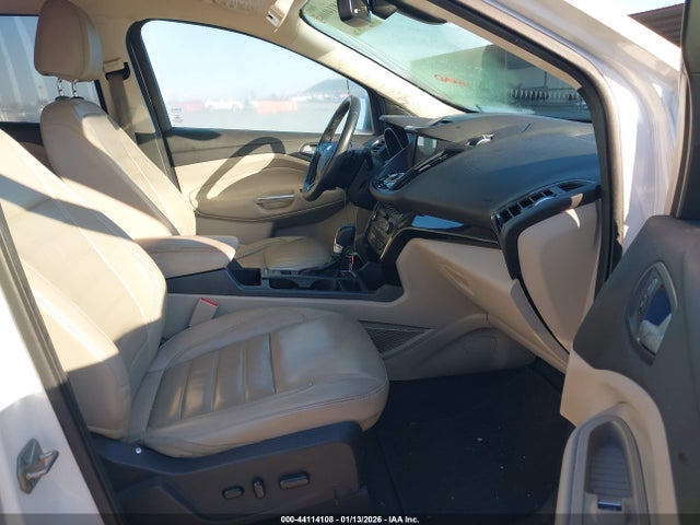 1FMCU9J94HUA95925 Ford Escape Titanium