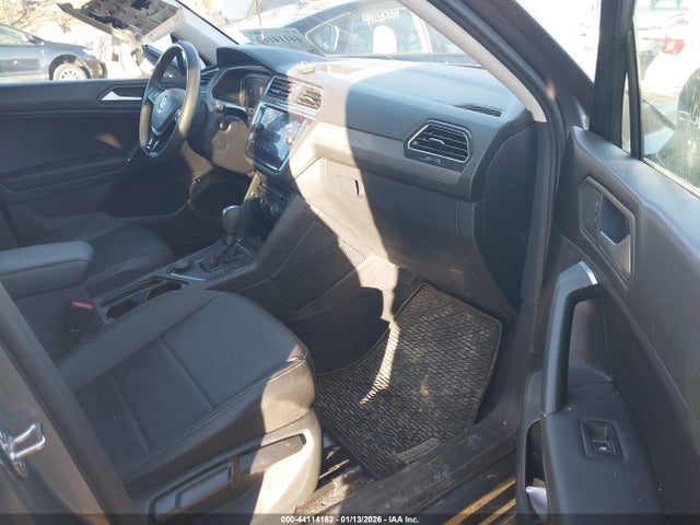 Продажа на аукционе авто 2020 Volkswagen Tiguan, vin: 3VV2B7AX1LM182513, номер лота: 44114162