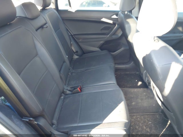Продажа на аукционе авто 2020 Volkswagen Tiguan, vin: 3VV2B7AX1LM182513, номер лота: 44114162