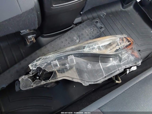 Toyota COROLLA LE 2018 5YFBURHE5JP843975 Image 17