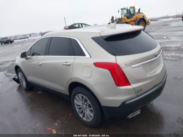 2017 CADILLAC XT5 1GYKNBRS0HZ122370 Photo 2