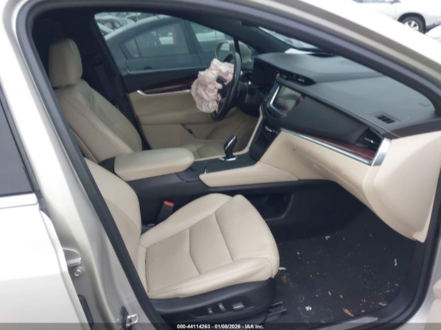 2017 CADILLAC XT5 1GYKNBRS0HZ122370 Photo 4