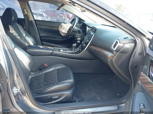 1N4AA6AP3HC437913 Nissan Maxima 3.5 Platinum