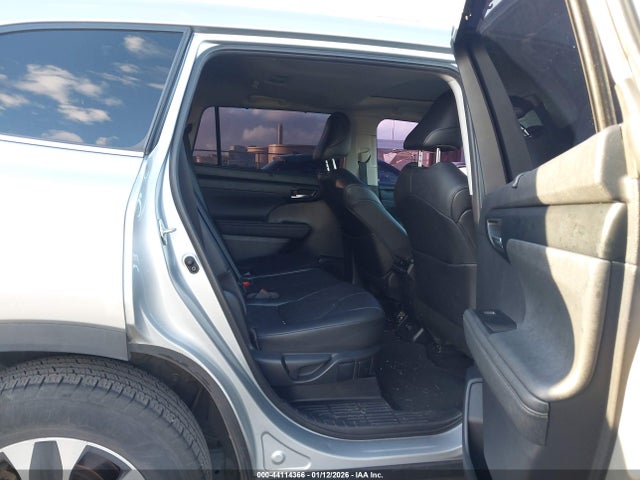 Toyota Highlander Xle 2021 5TDGZRAH1MS050163 Image 8