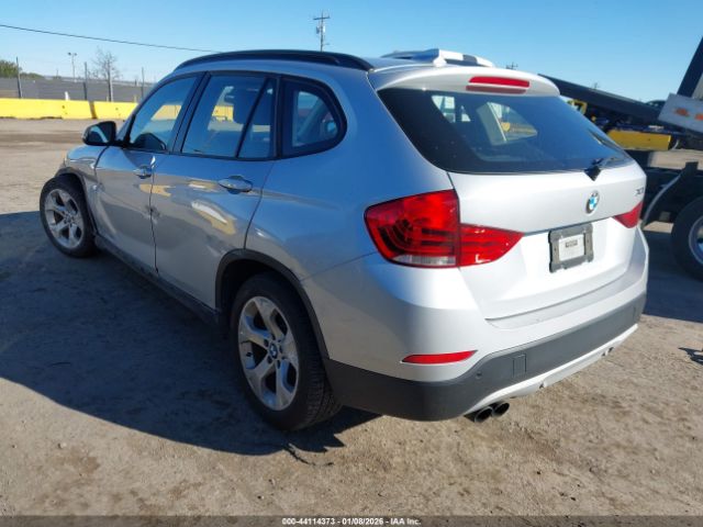 2015 BMW X1 WBAVM1C54FV318624 Photo 2
