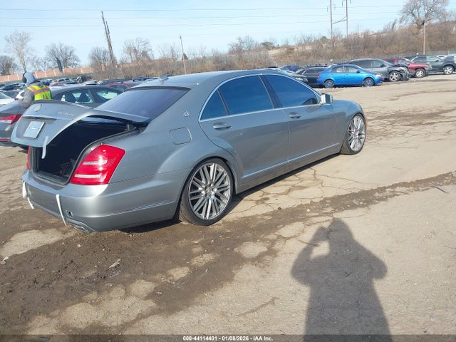 2011 MERCEDES-BENZ S 550 WDDNG8GB8BA365830 Photo 3